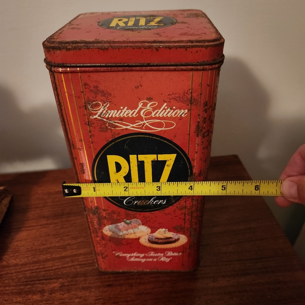 Antique Ritz Cracker Tin - Picture 4 of 5